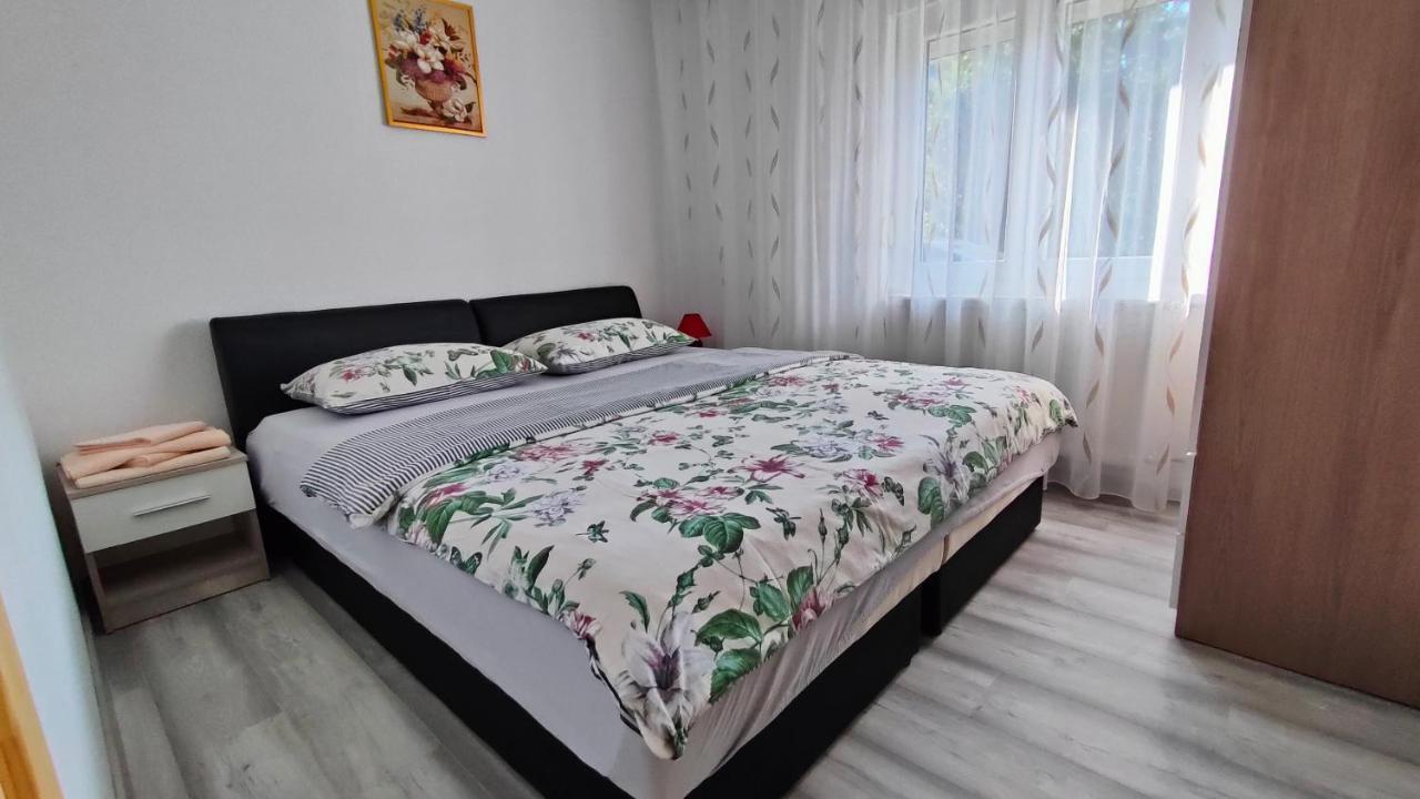 Apartment Tina Gracac Zewnętrze zdjęcie