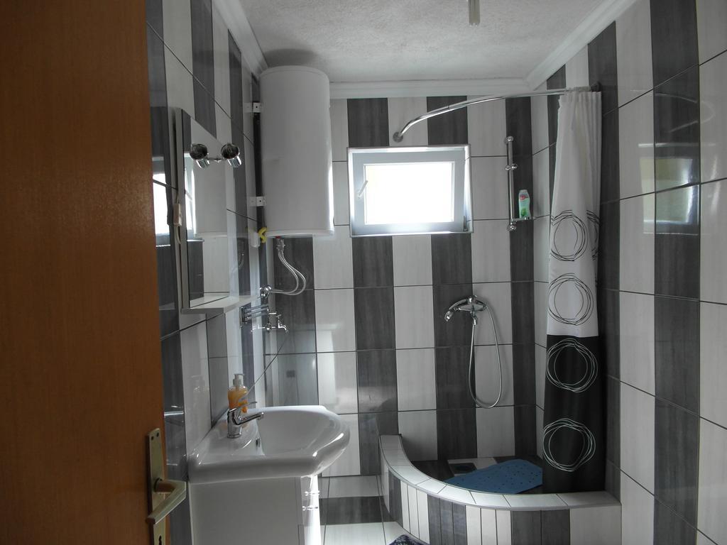 Apartment Tina Gracac Zewnętrze zdjęcie