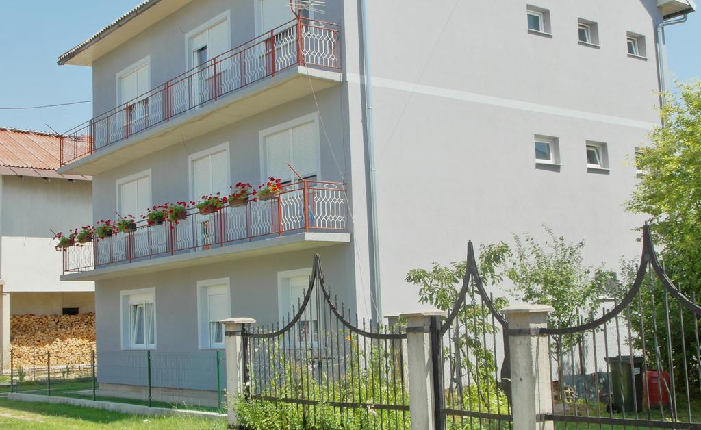 Apartment Tina Gracac Zewnętrze zdjęcie