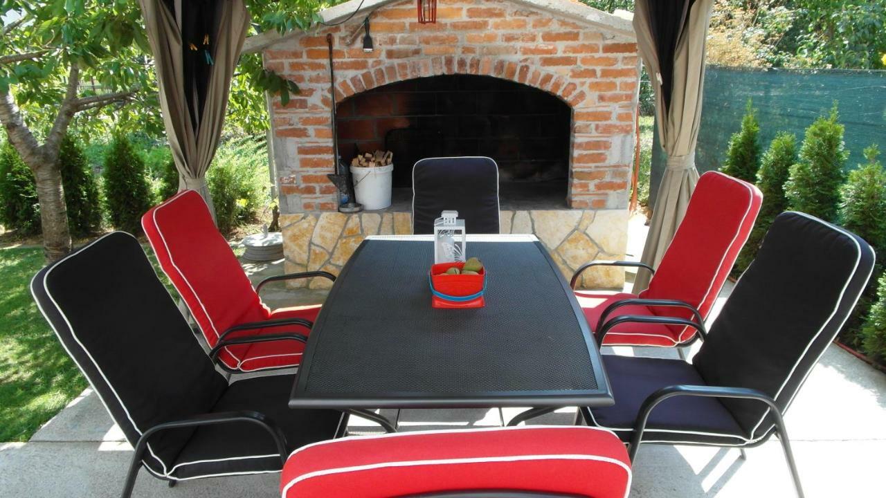 Apartment Tina Gracac Zewnętrze zdjęcie